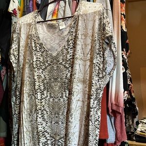 Women’s plus size New Direction Python Print top
